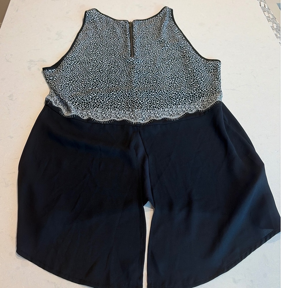 BCBGMAXAZRIA Sleeveless Top Women S Black Pebble Print Lace Trim Split Back Chic - Picture 4 of 8